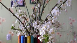 Празнична ваза от флумастери