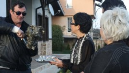 Кристина Патрашкова прави признание пред Иван Ласкин