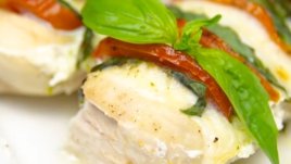 Пилешки гърди с моцарела и сметана