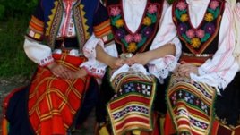 Танцово-кулинарен сбор &bdquo;Хороводци-хоротропци&ldquo; в Борисовата градина в София