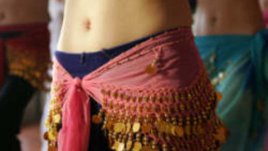 Плосък корем се извайва с бели денс