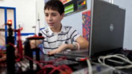 Как да отдалечим детето от компютъра?