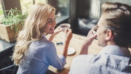 10 тайни сигнала, че той ви харесва