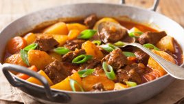 Задушено говеждо със зеленчуци