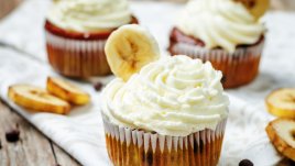 Мъфини с банан, шоколад и кремава глазура