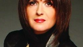 Жени Живкова: Искам дрехите ми да носят настроение, дори и в трудни моменти