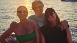 Алекс Раева показа разкошно тяло по бански