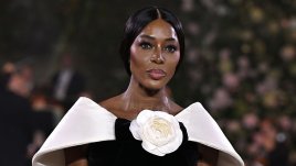 Наоми Кембъл показа класа на приказно ревю на Richard Quinn в Лондон (+Снимки)