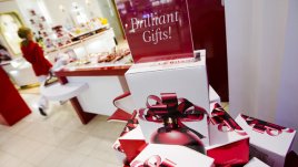 Какво да подарите за Коледа на свекървата?