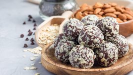 Бонбони с киноа, фурми и ядки