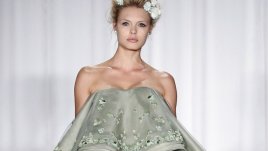 Посрещнете пролетта с цветя в косите