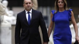 Съпругата на президента Румен Радев е приета в болница заради аневризми