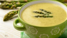 Супа с аспержи, лимон и мента