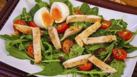 Салата със спанак и свинско филе