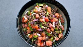 Салата с леща и зеленчуци