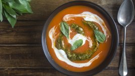 Пролетна доматена крем супа с масло 