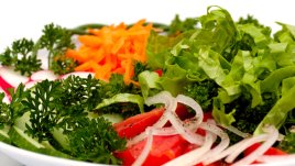 Салата с рачешки рулца и маруля