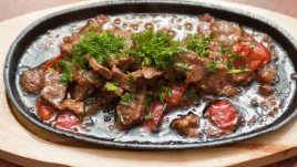 Свински пържоли със зеленчуци