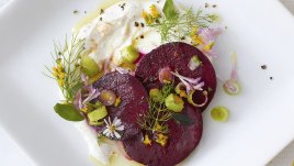 Трапезата на Цветница