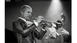 Музикантът Боби Вълчев: Мечтая в България да има джаз сцена като в Дубай