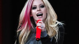 Цветни кичури с помощта на пастели за коса