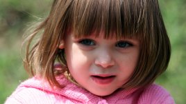 Как децата реагират на развода според възрастта и как да им помогнем