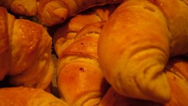 Кифлички с  орехи и мармалад