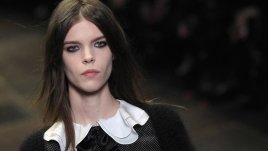 Модата на  бялата яка – от бабиния скрин до днес