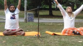 Коцето-Калки се готви за музикално шоу с йога на открито