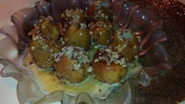 Поширани круши с бял шоколад и орехи