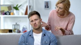 Майка ми и съпругът ми не се разбират. Какво да правя?