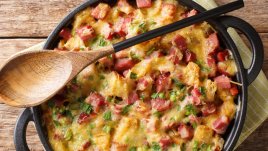 Печено с шунка, зеленчуци и кашкавал 