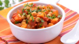 Яхния от картофи с нахут