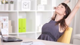 Как да седим правилно при работа с компютър (видео)