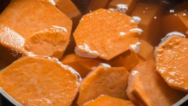 Водата от сладките картофи помага в отслабването 