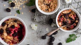 Плодов крамбъл с кленов сироп