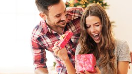 Коледен подарък за нея според зодията