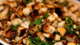 Хлебни кубчета с риба тон на фурна