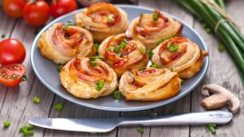 Минирулца с чери домати и босилек