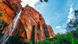 Рядък феномен прави този водопад огнен