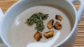 Гъбена крем супа с масло и сметана