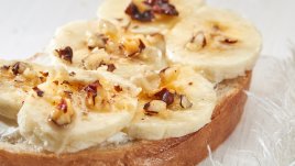 Тост с рикота, банан и мед