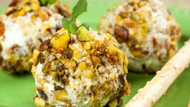 Трюфели от крема сирене и шамфъстък