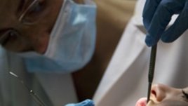 Трудното забременяване може да е заради болни зъби и венци