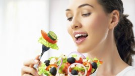 Кои храни забавят побеляването на косата?