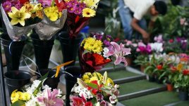 Съдят мъж, откраднал цветя, за да се сдобри с жена си