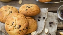 Бисквити с фъстъчено масло, шоколад и кленов сироп  