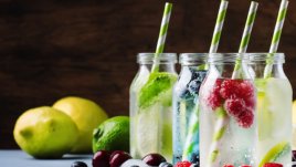 Здравословни ползи от водата, обогатена с плодове 