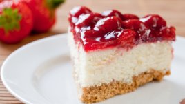 Сметаново парфе с цели ягоди