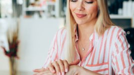 3 домашни хидратиращи маски за ръце през зимата 